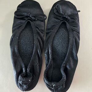 Isotoner Black Women's Ballet Flats